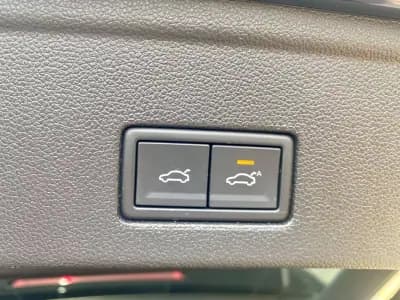 Vendo Volkswagen Touareg 2019 - 47500 EUR, 111935 km - AUTO.MOTO.pt