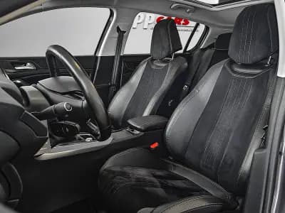 Vendo Peugeot 308 2018 - 12950 EUR, 134000 km - AUTO.MOTO.pt