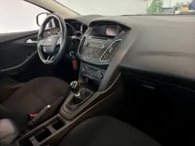 Vendo Ford Focus SW 2015 - 10850 EUR, 153000 km - AUTO.MOTO.pt