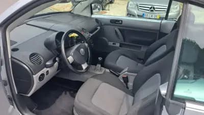 Vendo Volkswagen New Beetle Cabriolet 2004 - 9890 EUR, 127830 km - AUTO.MOTO.pt
