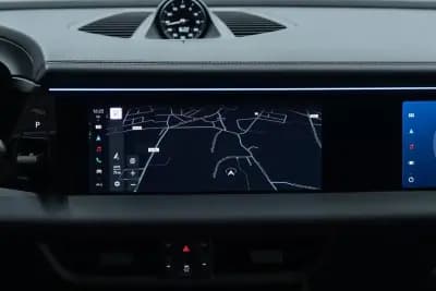 Vendo Porsche Macan 2025 - 88950 EUR, 14000 km - AUTO.MOTO.pt