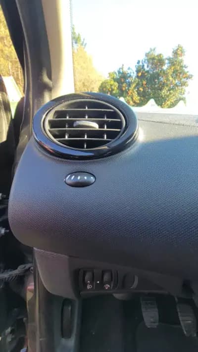 Vendo Renault Twingo 2014 - 4890 EUR, 112000 km - AUTO.MOTO.pt