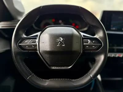 Vendo Peugeot 208 2020 - 13950 EUR, 98000 km - AUTO.MOTO.pt