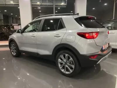 Vendo Kia Stonic 2024 - 19950 EUR, 21450 km - AUTO.MOTO.pt