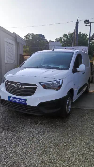 Vendo Opel Combo 2020 - 12978 EUR, 149789 km - AUTO.MOTO.pt