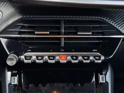 Vendo Peugeot 208 2023 - 29250 EUR, 4874 km - AUTO.MOTO.pt