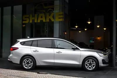 Vendo Ford Focus SW 2023 - 18990 EUR, 64785 km - AUTO.MOTO.pt