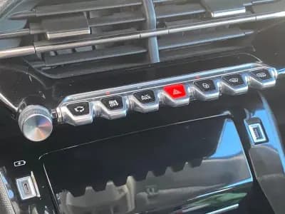 Sell Peugeot 208 2023 - 14900 EUR, 13501 km - AUTO.MOTO.pt