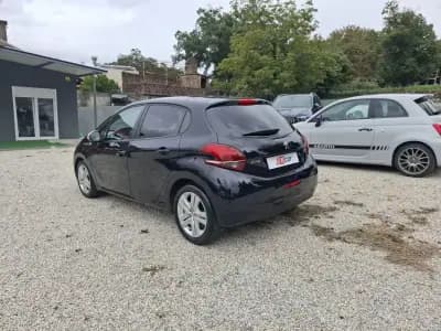 Sell Peugeot 208 2017 - 8900 EUR, 191000 km - AUTO.MOTO.pt
