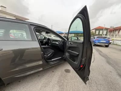 Vendo Volvo XC 60 2020 - 32750 EUR, 141000 km - AUTO.MOTO.pt