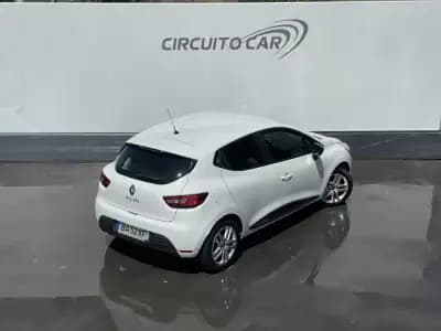 Vendo Renault Clio 2018 - 9600 EUR, 193898 km - AUTO.MOTO.pt
