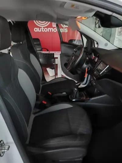 Vendo Opel Crossland X 2019 - 11950 EUR, 65500 km - AUTO.MOTO.pt