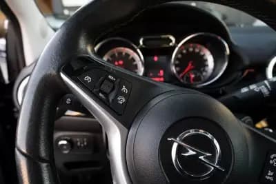 Sell Opel Adam 2017 - 11400 EUR, 77000 km - AUTO.MOTO.pt