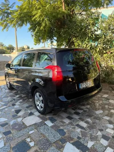Sell Peugeot 5008 2014 - 12900 EUR, 177970 km - AUTO.MOTO.pt