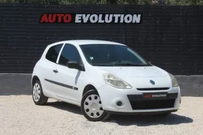 Vendo Renault Clio 2009 - 4300 EUR, 219000 km - AUTO.MOTO.pt