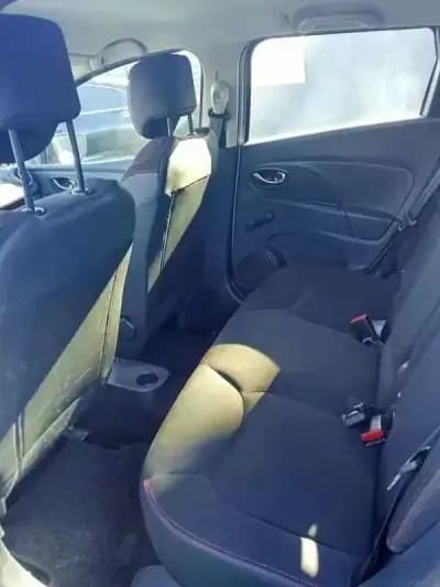 Vendo Renault Clio Break 2014 - 11890 EUR, 142223 km - AUTO.MOTO.pt