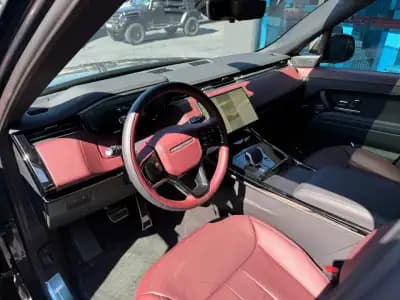 Vendo Land Rover Range Rover Sport 2025 - 136000 EUR, 4000 km - AUTO.MOTO.pt