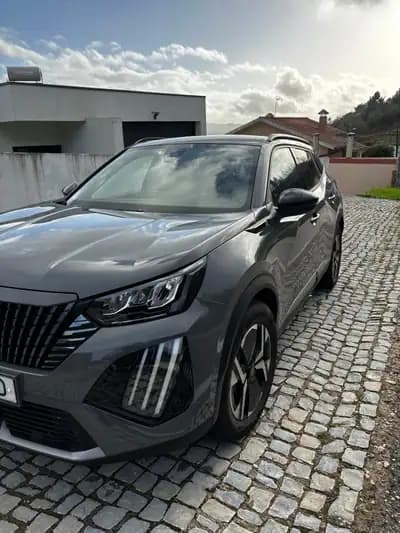 Vendo Peugeot e-2008 2025 - 28000 EUR, 10500 km - AUTO.MOTO.pt