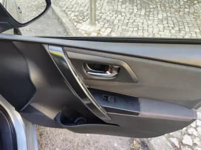 Vendo Toyota Auris Touring Sports 2015 - 12980 EUR, 229000 km - AUTO.MOTO.pt