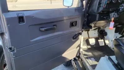 Vendo Land Rover Defender 2001 - 35000 EUR, 81787 km - AUTO.MOTO.pt