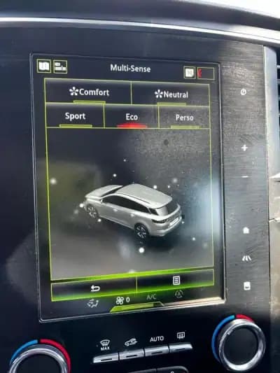 Vendo Renault Mégane 2019 - 14250 EUR, 135000 km - AUTO.MOTO.pt