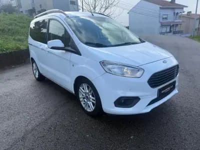 Vendo Ford Tourneo Courier 2019 - 9900 EUR, 133000 km - AUTO.MOTO.pt