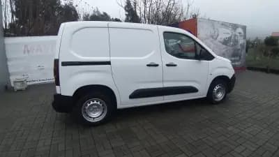 Vendo Peugeot Partner 2021 - 14750 EUR, 120590 km - AUTO.MOTO.pt