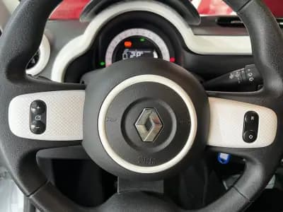 Vendo Renault Twingo 2022 - 13900 EUR, 6145 km - AUTO.MOTO.pt