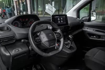 Vendo Peugeot Partner 2021 - 12990 EUR, 103902 km - AUTO.MOTO.pt