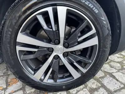 Vendo Peugeot 5008 2018 - 20500 EUR, 137000 km - AUTO.MOTO.pt