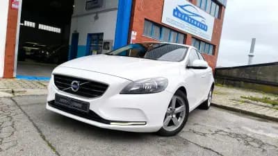 Sell Volvo V40 2013 - 10900 EUR, 190000 km - AUTO.MOTO.pt