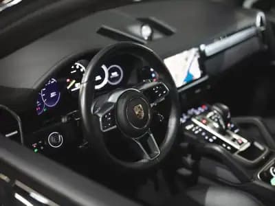 Vendo Porsche Cayenne Coupé 2023 - 104990 EUR, 18500 km - AUTO.MOTO.pt