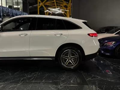 Vendo Mercedes-Benz EQC 2023 - 44990 EUR, 60200 km - AUTO.MOTO.pt