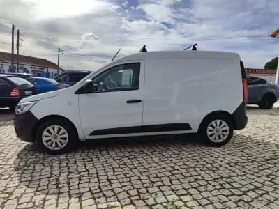 Vendo Renault Express 2022 - 15867 EUR, 72000 km - AUTO.MOTO.pt