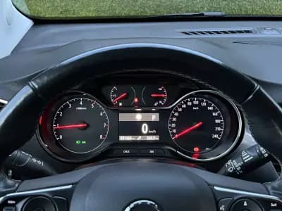 Vendo Opel Crossland 2021 - 17990 EUR, 81000 km - AUTO.MOTO.pt