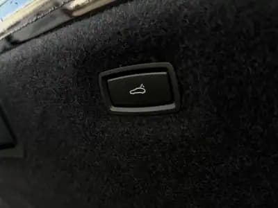 Vendo Porsche Taycan 2023 - 74990 EUR, 35900 km - AUTO.MOTO.pt