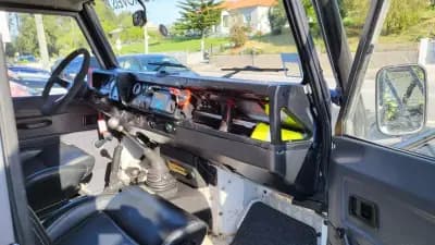 Vendo Land Rover Defender 2001 - 35000 EUR, 81787 km - AUTO.MOTO.pt