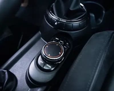 Vendo MINI Cooper 2015 - 19990 EUR, 135300 km - AUTO.MOTO.pt