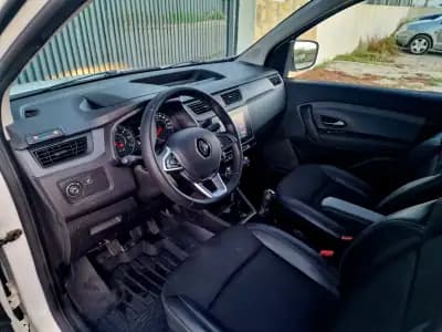 Vendo Renault Express 2021 - 13990 EUR, 121868 km - AUTO.MOTO.pt