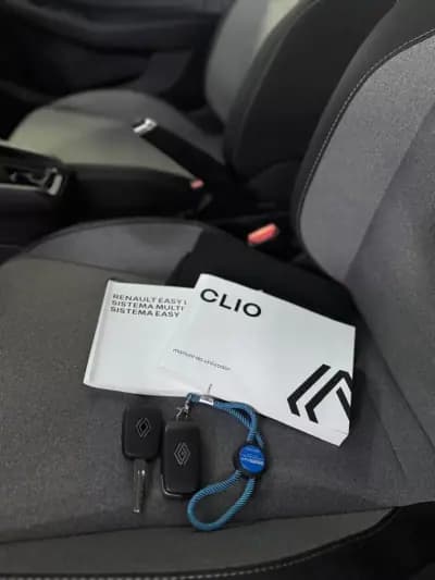 Vendo Renault Clio 2024 - 16450 EUR, 40000 km - AUTO.MOTO.pt