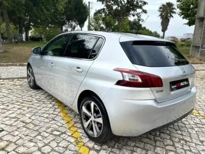 Vendo Peugeot 308 2015 - 8900 EUR, 210000 km - AUTO.MOTO.pt