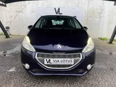 Vendo Peugeot 208 2016 - 7500 EUR, 302200 km - AUTO.MOTO.pt
