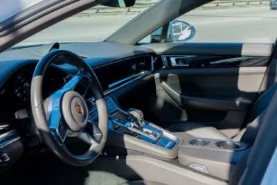 Vendo Porsche Panamera Sport Turismo 2020 - 72990 EUR, 132000 km - AUTO.MOTO.pt