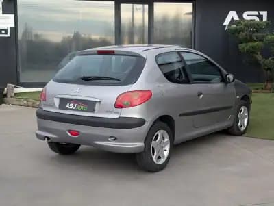Sell Peugeot 206 2005 - 1750 EUR, 393364 km - AUTO.MOTO.pt