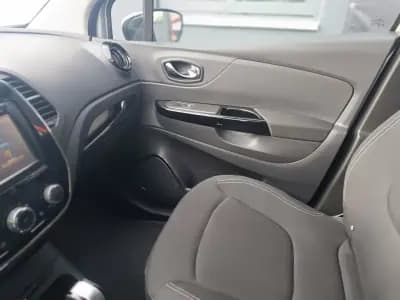 Vendo Renault Captur 2016 - 12490 EUR, 138211 km - AUTO.MOTO.pt