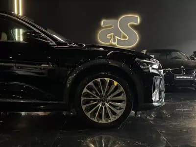 Sell Audi Q8 e-Tron Sportback 2024 - 59990 EUR, 24200 km - AUTO.MOTO.pt