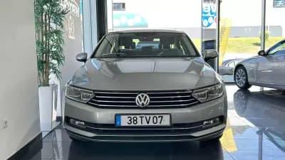 Vendo Volkswagen Passat 2018 - 16499 EUR, 183121 km - AUTO.MOTO.pt