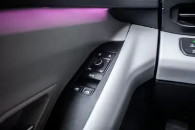 Vendo Ford Explorer 2024 - 39990 EUR, 15628 km - AUTO.MOTO.pt