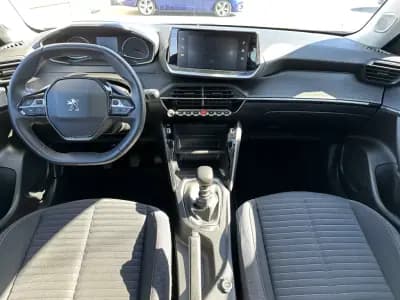 Vendo Peugeot 2008 2021 - 16500 EUR, 170000 km - AUTO.MOTO.pt