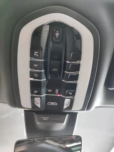 Vendo Porsche Macan 2024 - 88600 EUR, 20700 km - AUTO.MOTO.pt